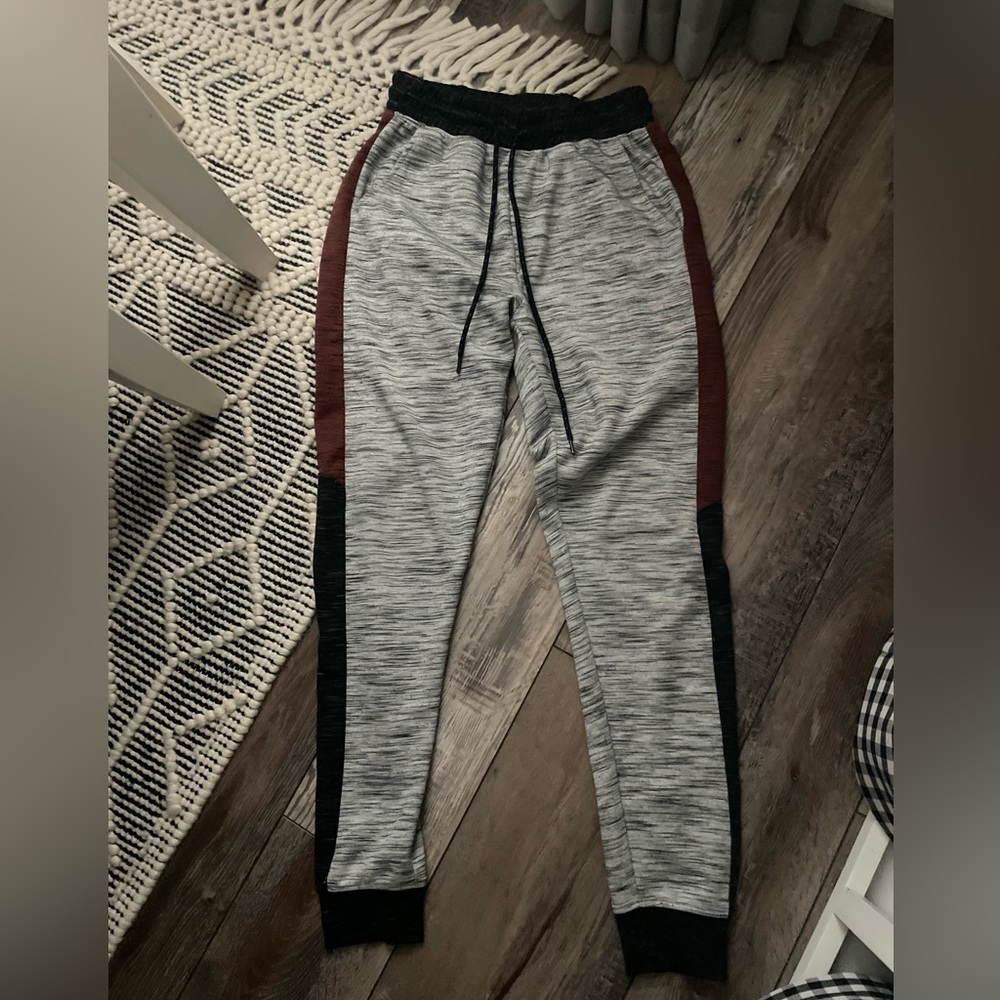 Brand: DepartWest-from Buckle. Size: Men’s Small. Color: Burgundy, Black, White.